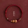 Pulseira de Fio Vermelho com Cabacinho de Madeira Pêssego Velha Natural para Homens e Mulheres, um Amuleto Protetor para o Ano de Nascimento, com Contas da Sorte de Cinábrio