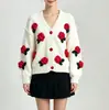 Cardigan de tricô com flores tridimensionais, estilo doce, novo para outono e inverno, estilo coreano, para mulheres, jovem e versátil, casaco suéter solto e macio