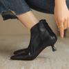 Botas Curtas Estilo Gatinho 2026 com Corte em V para Mulheres, Botas de Cano Curto para Primavera e Outono, Salto Agulha Elegante Francês de Bico Fino, Botas Slip-On para Todas as Estações