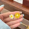 Nuevos Pendientes Frescos de Moda Primavera y Verano Combinan con Todo Pendientes de Margarita Dopamina Sentido Avanzado Temperamento de Nicho Pendientes de Sentido Avanzado
