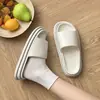 Sandalias Suaves de Dibujos Animados Lindas para Mujer Primavera/Verano 2026 Nuevas Versátiles para Interiores con Plataforma Gruesa Sandalias Deslizantes para Mujer