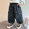 Sudadera para Niña Otoño e Invierno 2025 Nuevo Estilo Moda para Niña Forro Polar Engrosada Estampado de Leopardo Pantalones Deportivos Casuales Conjunto de Dos Piezas