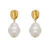 Aretes de Acero Inoxidable con Colgante de Perla Imitación Irregular Estilo Barroco, Chapados en Oro Real de 18K mediante PVD, Aretes Exquisitos y Elegantes para Mujer