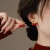 Brincos de Cereja Vermelha para Mulheres 2025, Brincos Super Estilosos, Acessórios de Orelha de Ano Novo, Luxo Leve, Sensação de Alta Qualidade, Elegante e Versátil