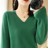 Estilo delgado 2026 ropa interior color liso estilo nuevo suéter de punto ajustado camisa base de punto elegante cuello en V blanco verano
