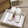 Novas Sandálias Infantis Quadradas Slip-On para Meninas, Moda Verão Estilo Coreano Tendência Estudante Outdoor Praia Sandálias Pai-Filha para Meninas