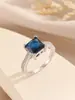 Anillo de Luz de Zirconia Incrustada en Oro Real Chapado en Cobre Transfronterizo Europeo y Americano Lujo Ligero Sensación de Alta Gama Anillo para el Dedo Joyería de Mano Versátil Fabricante Venta al por Mayor en Stock