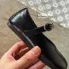 Novos Sapatos de Couro Infantis Primavera 2025, Simples e Versáteis, Boca Rasa, Solado Macio, Sapatos Fashion de Vovó