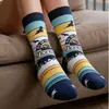 Meias femininas sob medida para outono e inverno, com design esportivo, comprimento na panturrilha, estilo preppy, design respirável, estampas de desenhos animados, forro quente e acabamento em renda.. Meias Zhujie
