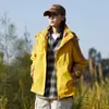 Chaqueta Exterior Tres en Uno a Prueba de Viento e Impermeable para Mujer, Estilo Pareja, Chaqueta de Montañismo Fina de Una Sola Capa para Hombre, Venta al por Mayor