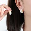 Nuevos aretes de esmalte versátiles de alta calidad estilo francés transfronterizo en forma de C, aretes de acero inoxidable, aretes de acero de titanio chapados en oro de 18 quilates para mujer