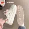 Tenis de malla transpirable para mujer, talla 26, nuevo modelo de verano, zapatos blancos de suela gruesa, versátiles y súper populares para estudiantes