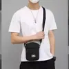 2026 Inverno Nova Bolsa de Ombro Urbana Simples Masculina Bolsa de Ombro Masculina Cor Sólida Nylon Bolsa Masculina