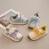 Tênis Esportivo Infantil 2026 Primavera/Outono Novo Estilo Sapatos Casuais para Meninas Menina Azul Amarelo Combinação de Cores Fashion Versátil Sapatos Pai-Filho Tendência