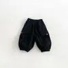 Nova coleção de outono: Calças cargo estilosas e descoladas para meninos, com pernas largas, bolsos grandes e design de cor sólida, perfeitas para bebês e crianças pequenas, e também disponíveis para meninas
