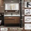 Tocador de baño de color nogal con lavabo, una combinación de estilo chino y un lavabo cerámico integrado para lavarse las manos y la cara