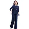 Novo conjunto de primavera e outono para mulheres de meia-idade e idosas: estilo mamãe da moda, camiseta de manga comprida, colete bordado e calça pantalona - um conjunto de três peças