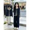 Conjunto de Otoño para Niña Set de Mezclilla 2026 Nuevo Estilo Chaleco Elegante Infantil Conjunto de Tres Piezas Pantalones Anchos Holgados para Niña de Otoño