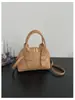 Bolsa de concha texturizada de moda transfronteiriça com rebites 2026 bolsa de mão bolsa de ombro vintage bolsa transversal versátil para comércio exterior