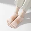 Atacado do Fabricante Meias Curtas de Cinco Dedos para Mulheres, Meias de Dedos de Algodão Absorventes de Suor Respiráveis, Baixo Corte Invisível de Primavera e Verão, Meias Modernas de Dedos Divididos