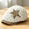 Boina con Estampado de Leopardo y Estrella Estilo Retro Milenio Chica Picante Moda Vanguardista Sombrero que Hace el Rostro Más Pequeño Estilo Otoño Invierno Boina de Pintor con Puntos para Mujer