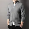 Cárdigan de Punto con Cuello Alto y Doble Cremallera para Hombre 2025 Primavera Otoño Invierno Nuevo Color Sólido Estilo Harajuku Chaqueta de Moda para Hombres Jóvenes y de Mediana Edad