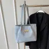Bolsos para Mujer 2025 Nuevo Estilo Este Año Popular Bolso Tote de Gran Capacidad Bolso de Hombro Versátil de Verano Bolso de Clase para Estudiante Universitario