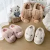Lindas pantuflas de algodón con diseño de cerdo de dibujos animados para mujer, nuevo estilo otoño/invierno 2026, de suela gruesa, antideslizantes, cálidas y peludas, para interior/exterior