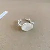 Serenidad de Té Blanco, Anillo Abierto Irregular de Perla Tejido Plegado, Anillo de Dedo Índice de Lujo Ligero de Gama Alta, Accesorio de Mano de Moda