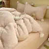 Ins Conjunto de cama de quatro peças em lã de cordeiro estilo coreano e veludo de leite, capa de edredom espessa de inverno, lençol de cama, lençol com elástico, conjunto de três peças em veludo coral 4