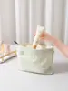 Bolsa cosmética de tela casual con estampado estéreo de trébol de cuatro hojas, gran capacidad, bolsa de almacenamiento para productos de cuidado de la piel, bolsa de neceser de mano para viaje