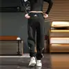 Nuevos pantalones casuales de rayas para primavera y otoño para hombre, corte ajustado, modernos, deportivos, estilo coreano, versátiles, color liso, cálidos, elásticos