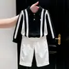 Conjunto de suéter de malha com gola polo em blocos de cores preto e branco, estilo coreano, para meninos, novo para outono e inverno de 2026, e calça branca reta para crianças