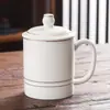 Xícara de Cerâmica Jingdezhen, Xícara de Escritório de Luxo Leve Pintada a Ouro com Tampa, Xícara de Chá de Aparência Sofisticada, Xícara para Reuniões de Negócios de Hotel