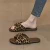 Sandalias de Verano 2026 para Mujer, Estilo Retro Elegante, Suela Plana, para Uso al Aire Libre, Combinan Bien con Faldas, Suela Suave, Antideslizantes, Chanclas para Mujeres Embarazadas