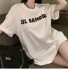 Camiseta de Manga Curta de Comprimento Médio Nicho para Mulheres Tendência Verão 2025 Novo Solta Tamanho Grande Design Feminino Top Tendência