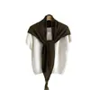 Chal de punto de lana de alta gama con diseño de triángulo hueco para mujer, otoño, versátil, tacto de alta gama, bufanda tipo chal con borlas, calentador de cuello