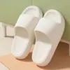 Zapatillas caseras de nuevo estilo para mujer, antideslizantes, adecuadas para parejas en el baño, de suela gruesa, para vacaciones de hotel y ocio, sandalias de EVA para hombre, al por mayor
