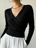 Suéter de Punto Popular Europeo y Americano Transfronterizo para Mujer, de Manga Larga, Color Sólido, Moda Cruzado en el Cuello con Diseño Entallado a la Cintura, Suéter Sencillo y Adelgazante