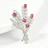 Nuevo broche de zirconia cúbica de lujo, elegante pasador de rubí, accesorio floral de alta gama micro-pavimentado, adecuado para trajes y abrigos