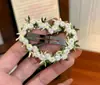 Guirlanda de Flores Bordada Grampo de Cabelo Amoroso Feminino Atmosfera de Primavera e Verão Grampo Lateral para Mechas Grampo BB Grampo para Franja Acessórios de Cabelo Doces