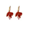 Pendientes de Hoja de Arce Roja 2024 Nuevo Estilo Caliente Pendientes Elegantes Alto Sentido Sentido de Diseño de Nicho Pendientes de Otoño e Invierno para Mujer