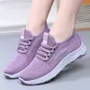 Novos sapatos de pano confortáveis estilo Velho Pequim, antiderrapantes e respiráveis, sapatos casuais femininos, leves e versáteis para mulheres de meia-idade e idosas