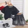 Roupa de Verão para Bebê Menino 2026 Nova Roupa Infantil Masculina de Verão Elegante Manga Curta Roupa Fina Conjunto de Duas Peças Tendência