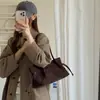 Bolsas casuales de gran capacidad al por mayor para mujer, nuevos y modernos bolsos de hombro retro, bolsos tote para debajo del brazo súper populares de otoño/invierno, transfronterizos