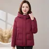 Plumón de Ganso Blanco Chaqueta de Plumón para Mamá Corta de Alta Gama Marca Grande Petite Tallas Grandes Engrosada Ropa Exterior Elegante para Mujeres de Mediana Edad y Mayores Invierno