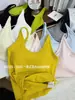 Camisole de Algodão Canelado Costas Nuas Cruzadas com Bojos de Látex Fixos, Caimento Justo, Adequado para Usar em Camadas ou Sozinho