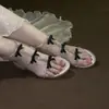 Sandalias Romanas Doradas con Brillo, Punta Abierta y Moño para Mujer 2025 Nuevo Estilo Tacón Medio Grueso Tacones Altos Impresionantes