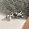 Aretes negros de lunares estilo coreano, con diseños de moño y florales, aretes de aro en forma de C, un estilo fresco y simple, disponibles en múltiples diseños