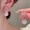 2026 Pendientes de Perla Rosa Brillantes con Diamantes, Diseño Nuevo de Copo de Nieve, Pendientes Elegantes y con Estilo, Accesorios para Orejas Dulces de Celebridad de Internet